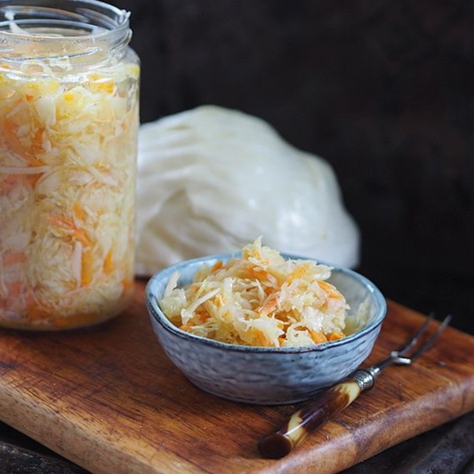 Салат з квашеної капусти