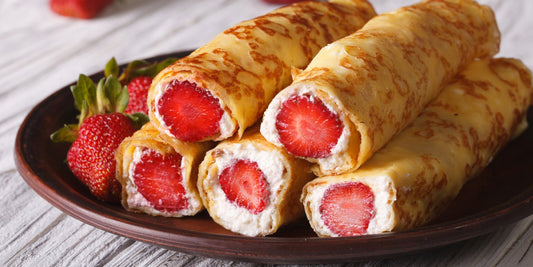 Налисники з сиром та полуницею